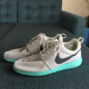 Original colorway Nike Roshe
